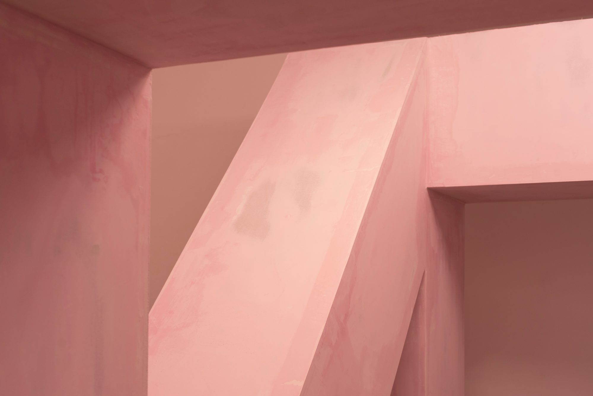 Détail d’angle de la structure rose