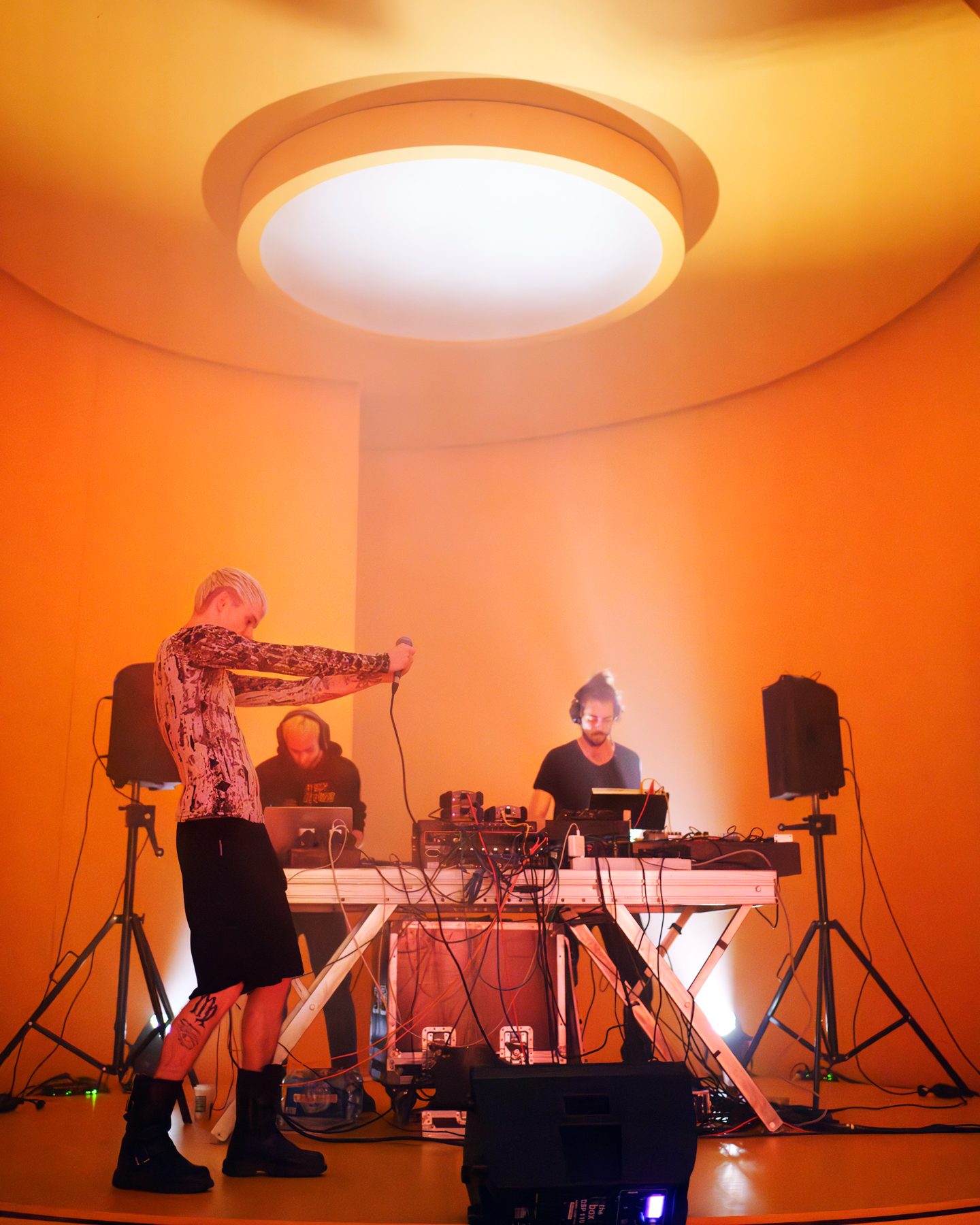 Concert sous l’oculus, lumière orange